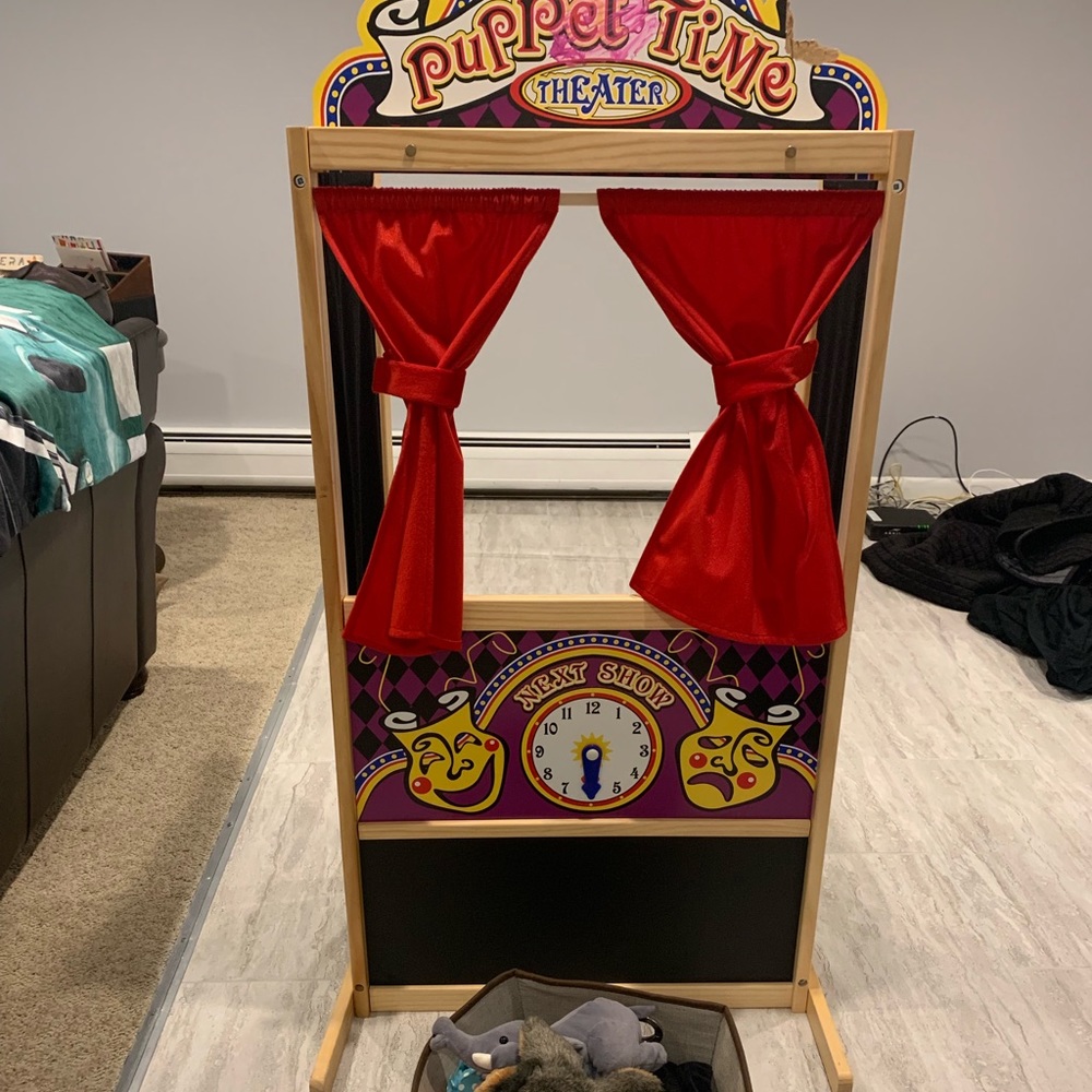 Guidecraftwooden floor theater.